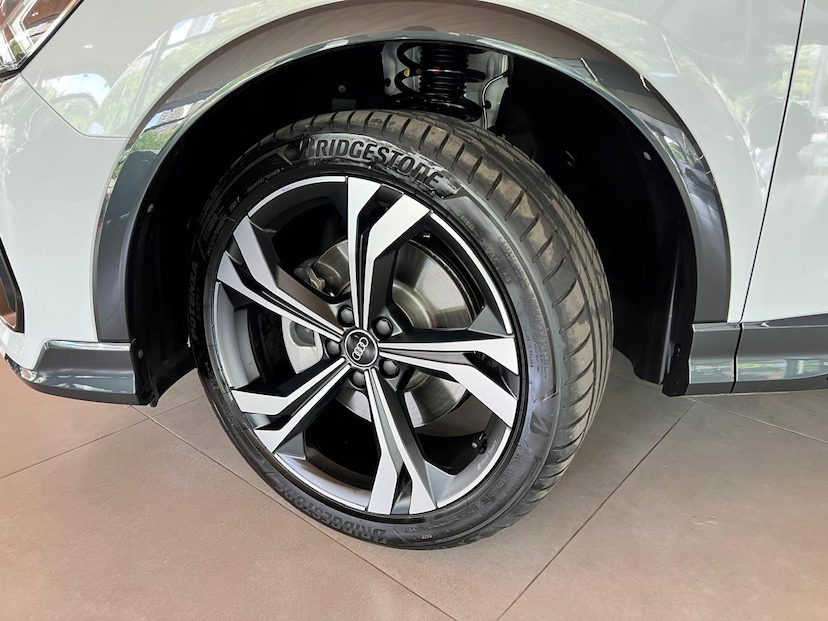 Foto do veículo AUDI Q3 AUDI  2.0TFSI 2024 10.000 KM 300.000,00