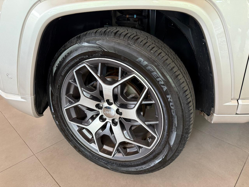 Foto do veículo JEEP COMMANDER  OVR TD380 2022 45.598 KM 179.000,00
