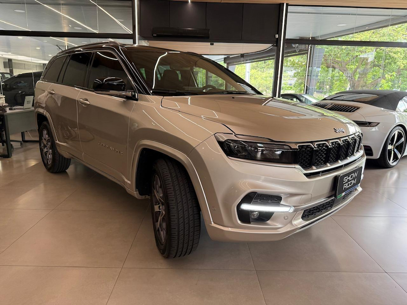 Foto do veículo JEEP COMMANDER  OVR TD380 2022 45.598 KM 179.000,00