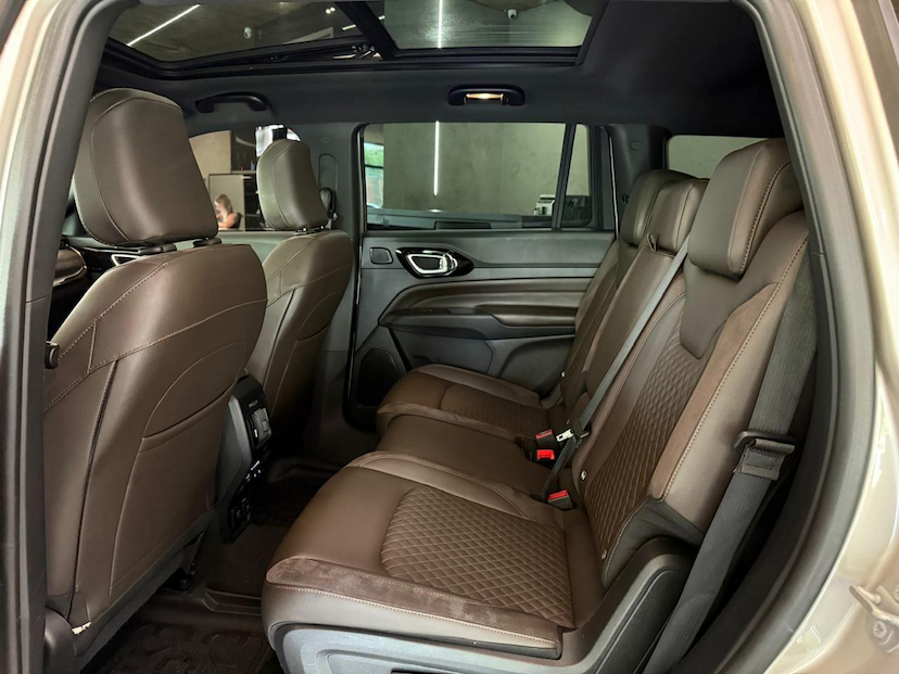 Foto do veículo JEEP COMMANDER  OVR TD380 2022 45.598 KM 179.000,00