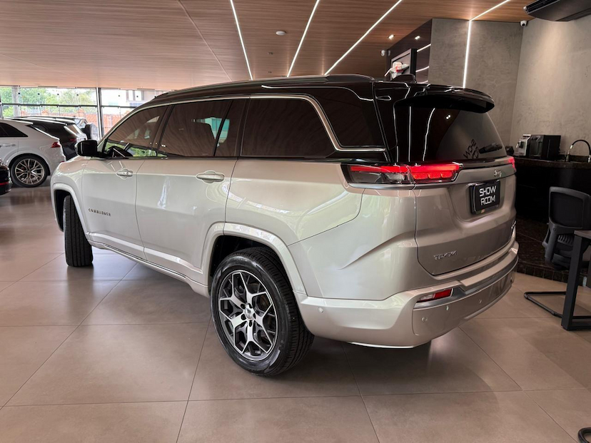 Foto do veículo JEEP COMMANDER  OVR TD380 2022 45.598 KM 179.000,00