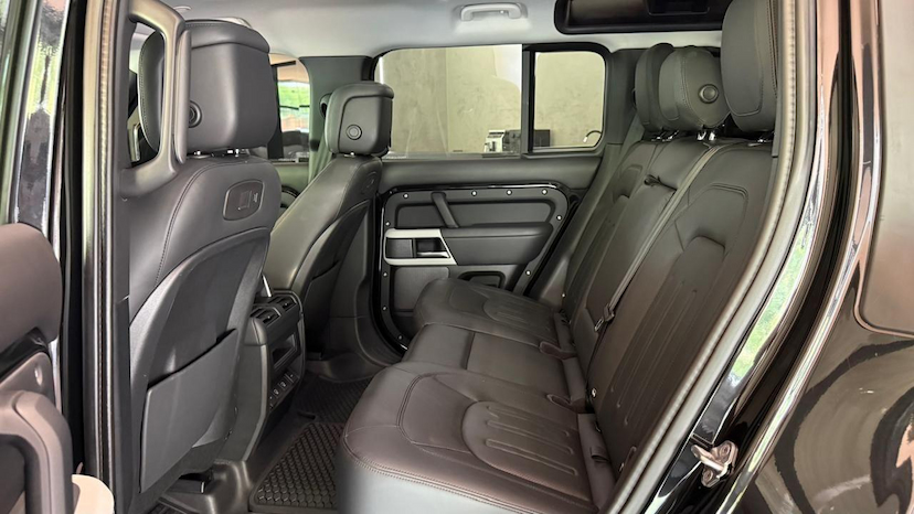 Foto do veículo LAND ROVER DEFENDER 110P SE 2021 45.000 KM 410.000,00