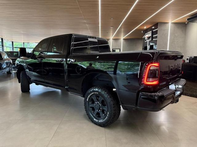 Foto do veículo RAM 2500  LARAM. 6.7 NIGHT ED. TB CD 4X4 DIE. 2023 63.000 KM 389.000,00