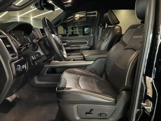 Foto do veículo RAM 2500  LARAM. 6.7 NIGHT ED. TB CD 4X4 DIE. 2023 63.000 KM 389.000,00