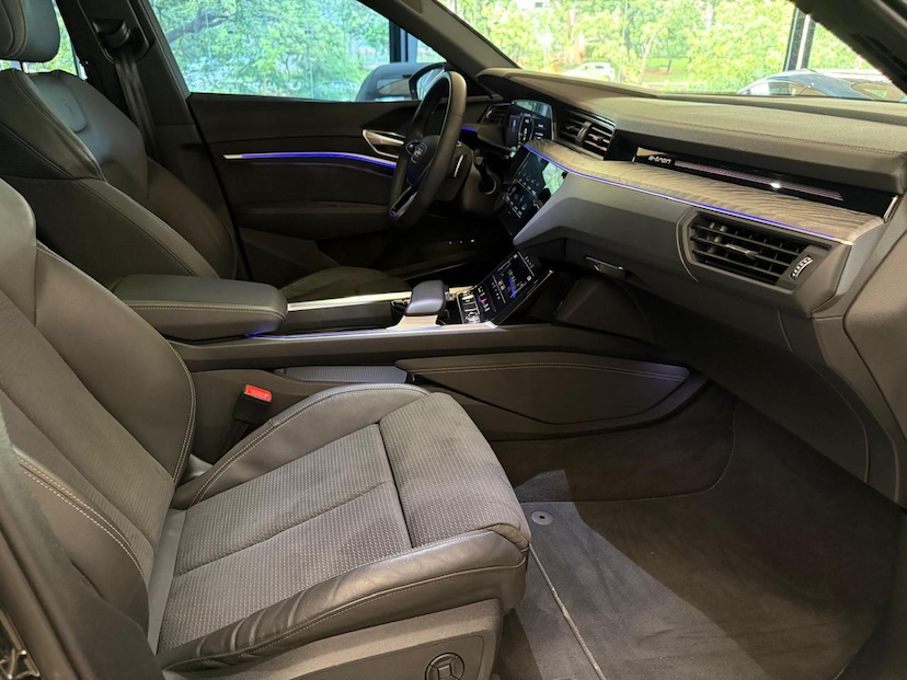 Foto do veículo AUDI E-TRON E TRON SPB 2022 17.684 KM 319.000,00