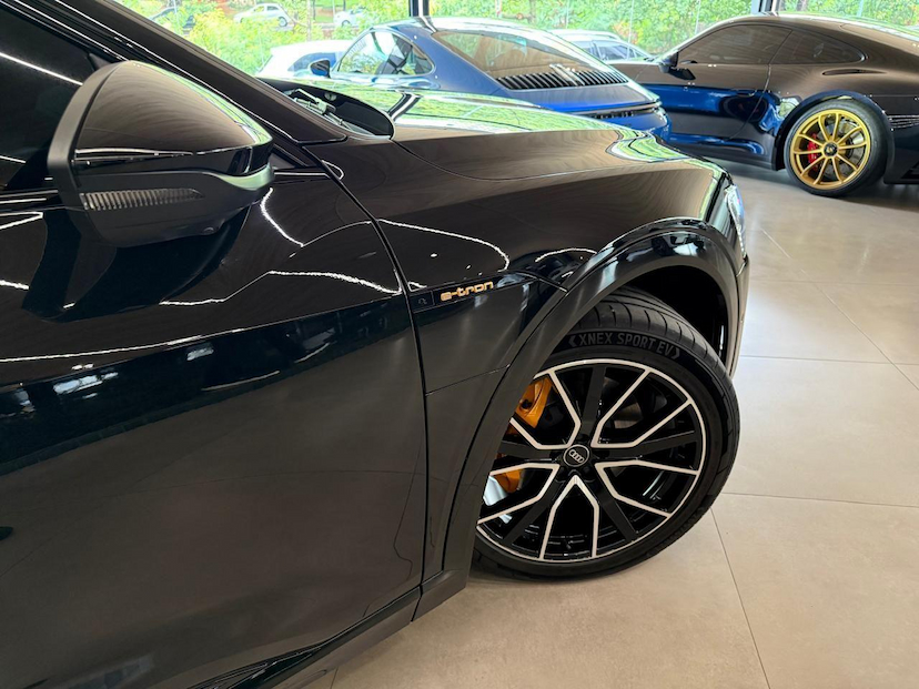 Foto do veículo AUDI E-TRON E TRON SPB 2022 17.684 KM 319.000,00