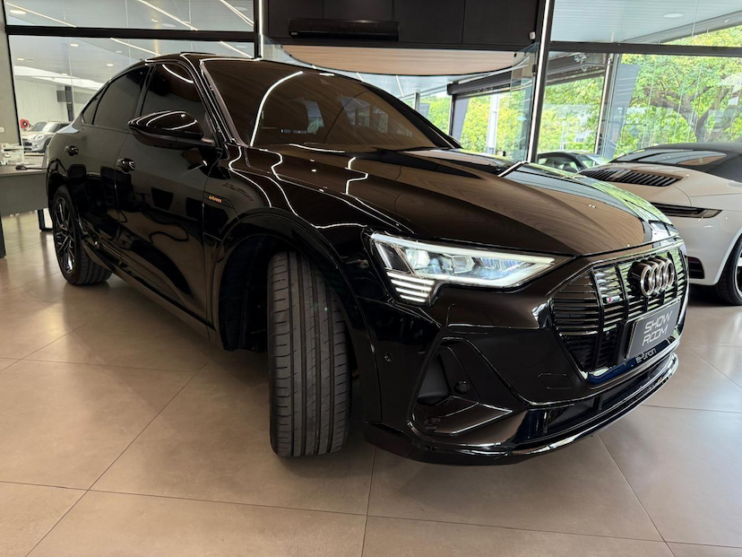 Foto do veículo AUDI E-TRON E TRON SPB 2022 17.684 KM 319.000,00