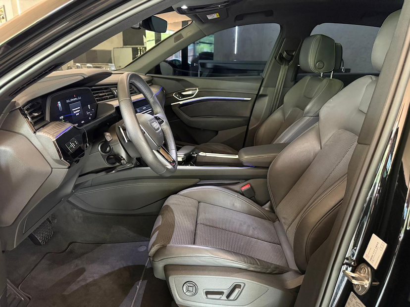 Foto do veículo AUDI E-TRON E TRON SPB 2022 17.684 KM 319.000,00