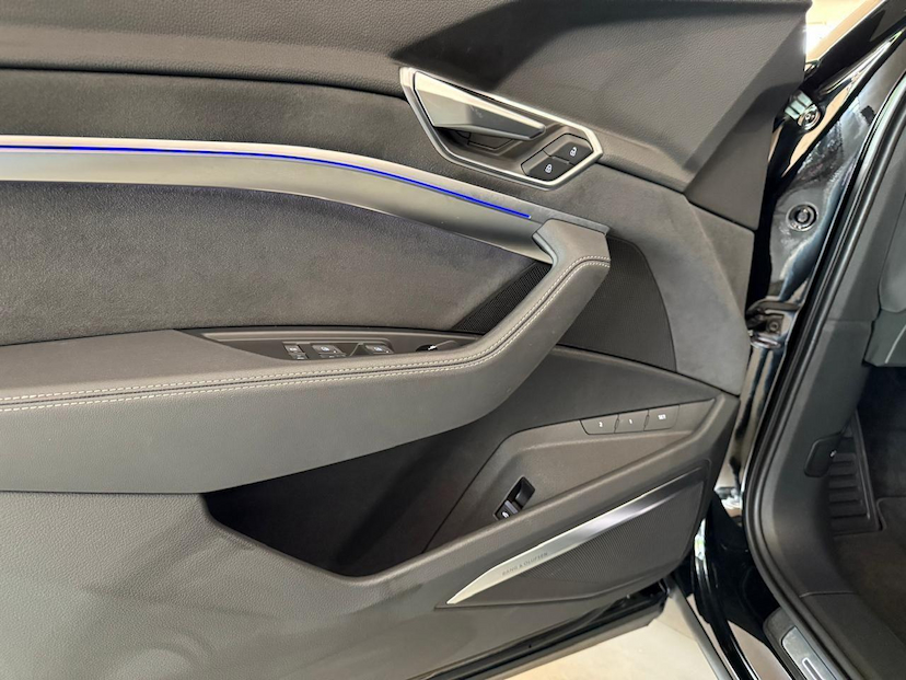 Foto do veículo AUDI E-TRON E TRON SPB 2022 17.684 KM 319.000,00