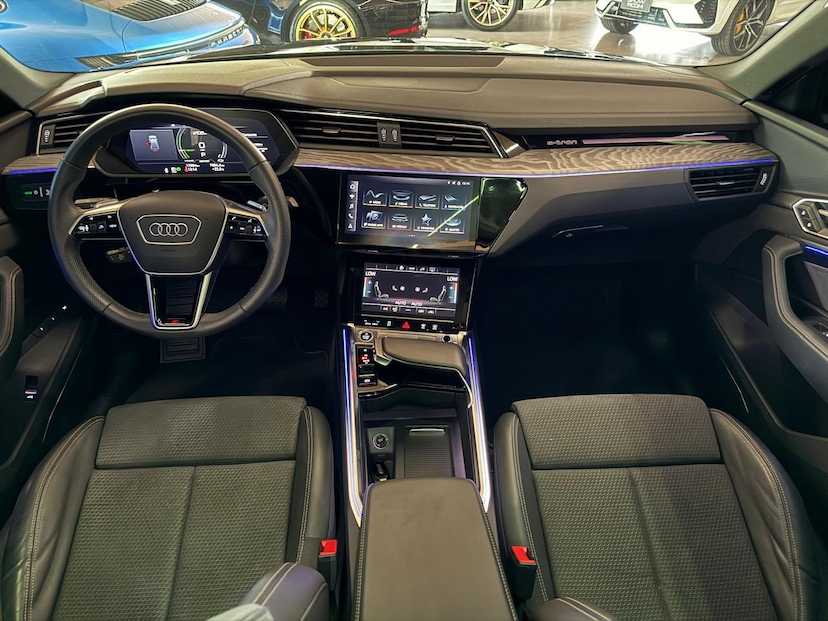 Foto do veículo AUDI E-TRON E TRON SPB 2022 17.684 KM 319.000,00