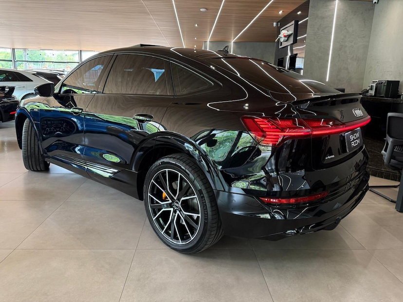 Foto do veículo AUDI E-TRON E TRON SPB 2022 17.684 KM 319.000,00