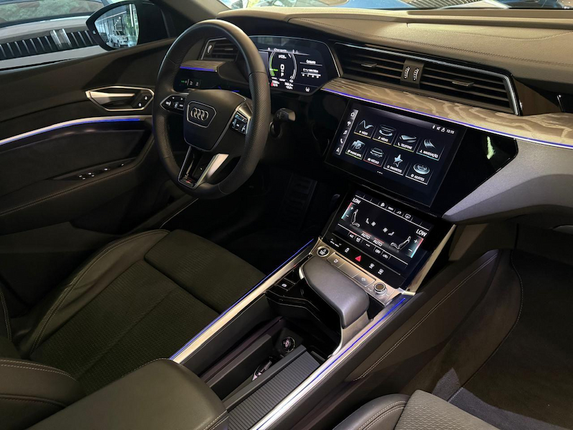 Foto do veículo AUDI E-TRON E TRON SPB 2022 17.684 KM 319.000,00