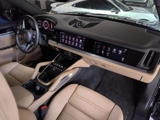 Foto do veículo PORSCHE CAYENNE  S 2024 2.608 KM 970.000,00