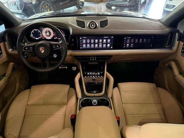 Foto do veículo PORSCHE CAYENNE  S 2024 2.608 KM 970.000,00