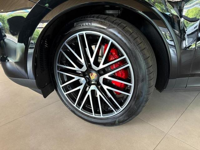 Foto do veículo PORSCHE CAYENNE  S 2024 2.608 KM 970.000,00