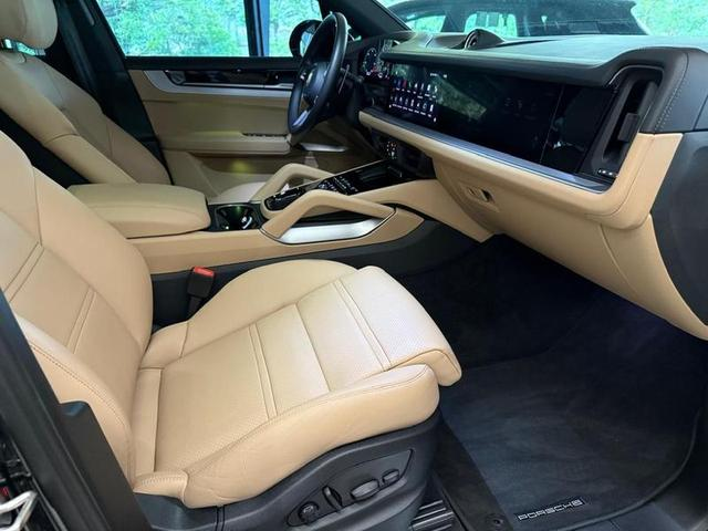 Foto do veículo PORSCHE CAYENNE  S 2024 2.608 KM 970.000,00