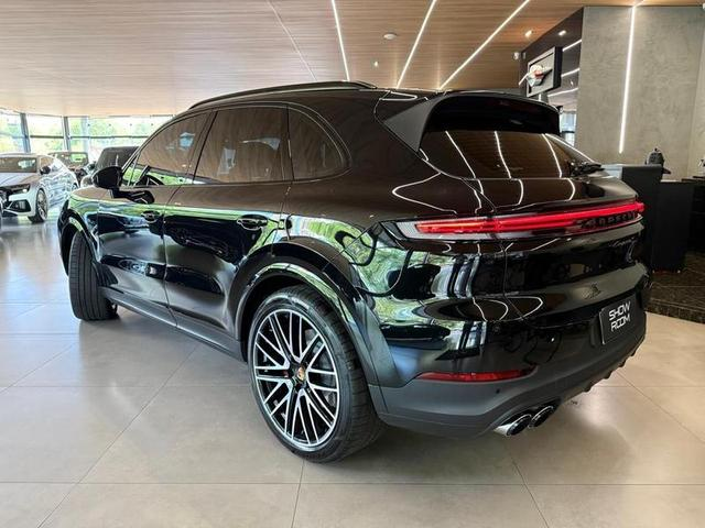 Foto do veículo PORSCHE CAYENNE  S 2024 2.608 KM 970.000,00