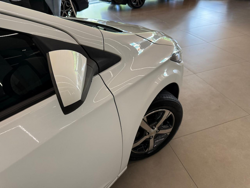 Foto do veículo CHEVROLET ONIX  1.4MT LTZ 2017 72.000 KM 62.000,00