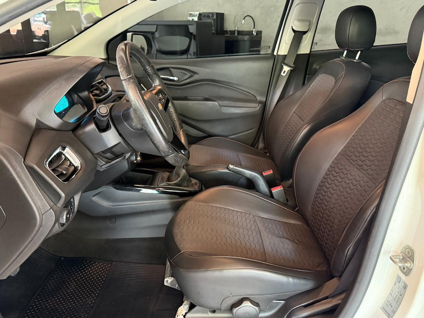 Foto do veículo CHEVROLET ONIX  1.4MT LTZ 2017 72.000 KM 62.000,00