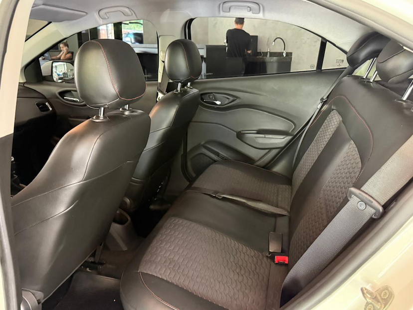 Foto do veículo CHEVROLET ONIX  1.4MT LTZ 2017 72.000 KM 62.000,00