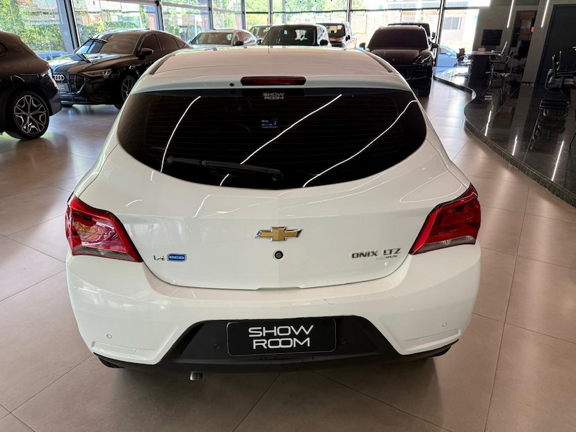 Foto do veículo CHEVROLET ONIX  1.4MT LTZ 2017 72.000 KM 62.000,00