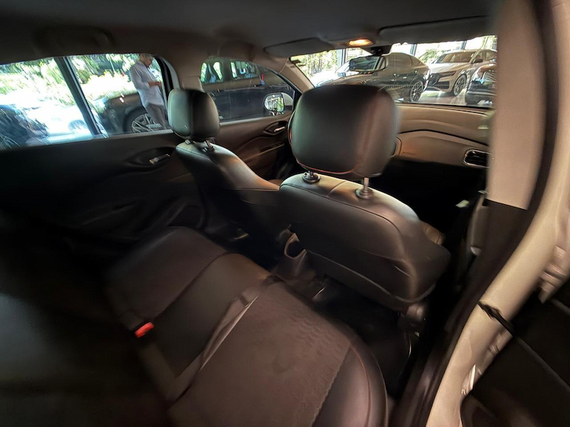 Foto do veículo CHEVROLET ONIX  1.4MT LTZ 2017 72.000 KM 62.000,00