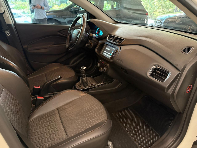 Foto do veículo CHEVROLET ONIX  1.4MT LTZ 2017 72.000 KM 62.000,00