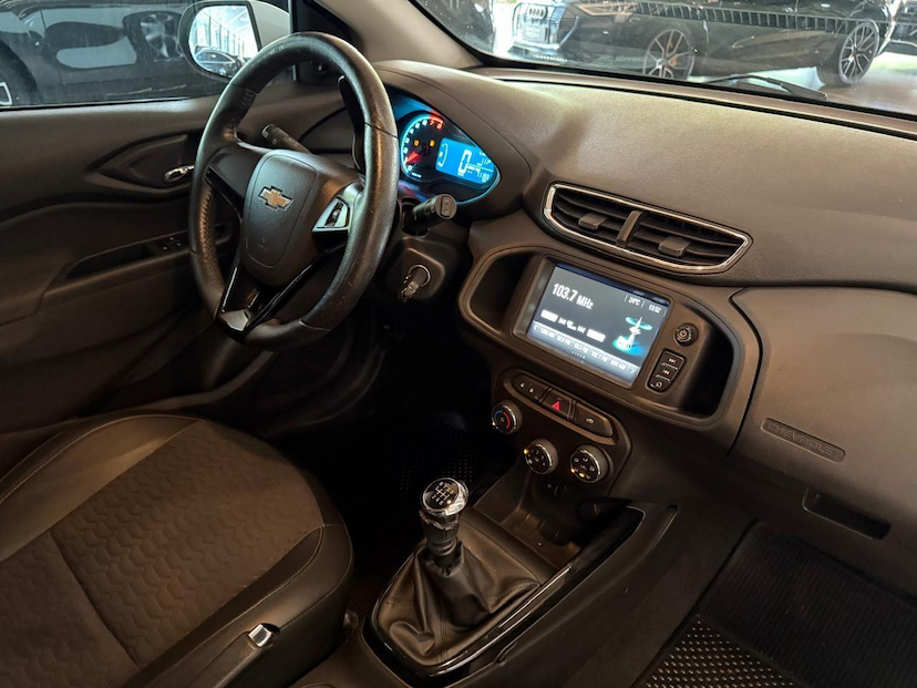 Foto do veículo CHEVROLET ONIX  1.4MT LTZ 2017 72.000 KM 62.000,00