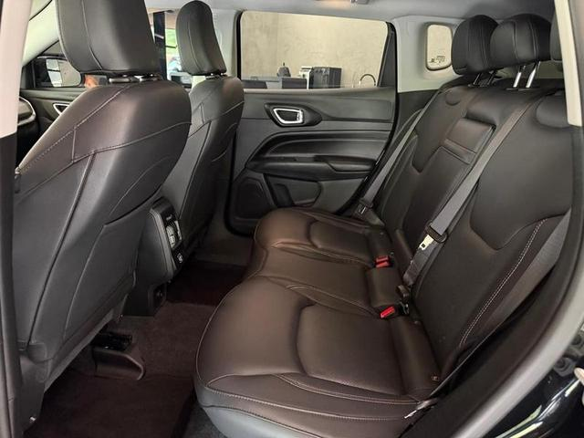 Foto do veículo JEEP COMPASS  LONGITUDE TF 2023 45.774 KM 141.000,00