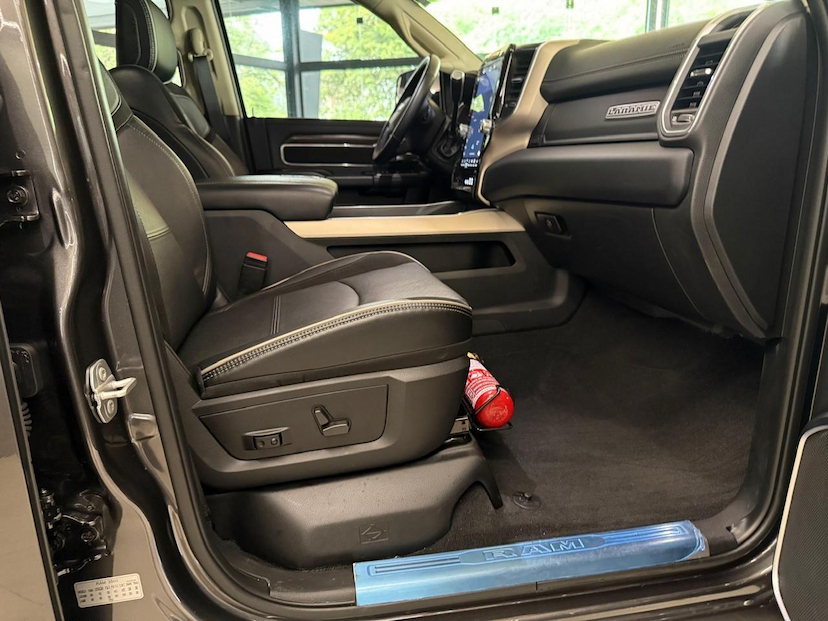 Foto do veículo RAM 3500  LAIE DIESEL 2022 27.552 KM 379.000,00