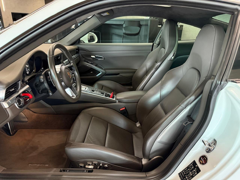 Foto do veículo PORSCHE 911  CARRERA S 2017 29.100 KM 569.000,00