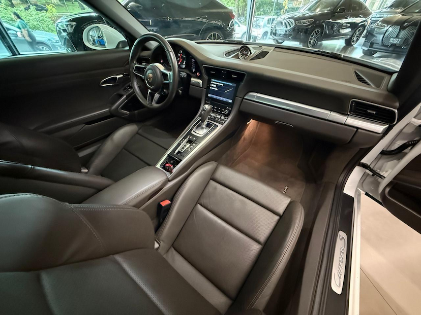 Foto do veículo PORSCHE 911  CARRERA S 2017 29.100 KM 569.000,00
