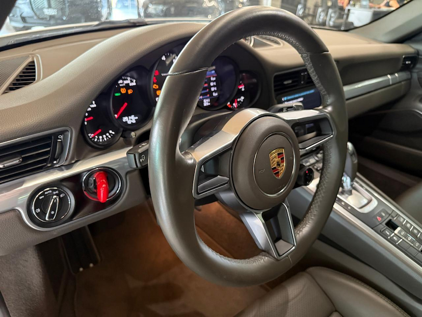Foto do veículo PORSCHE 911  CARRERA S 2017 29.100 KM 569.000,00