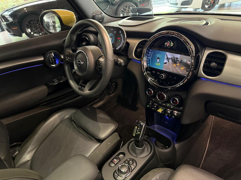 Foto do veículo MINI COOPER  S ELECTRIC 2023 15.000 KM 155.000,00