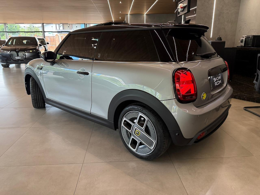 Foto do veículo MINI COOPER  S ELECTRIC 2023 15.000 KM 155.000,00