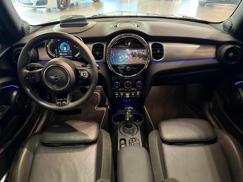 Foto do veículo MINI COOPER  S ELECTRIC 2023 15.000 KM 155.000,00