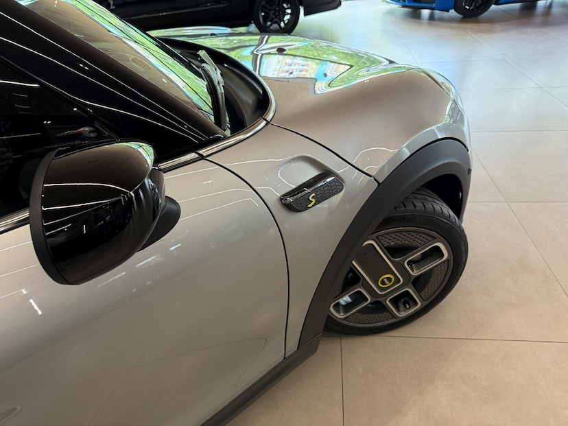 Foto do veículo MINI COOPER  S ELECTRIC 2023 15.000 KM 155.000,00