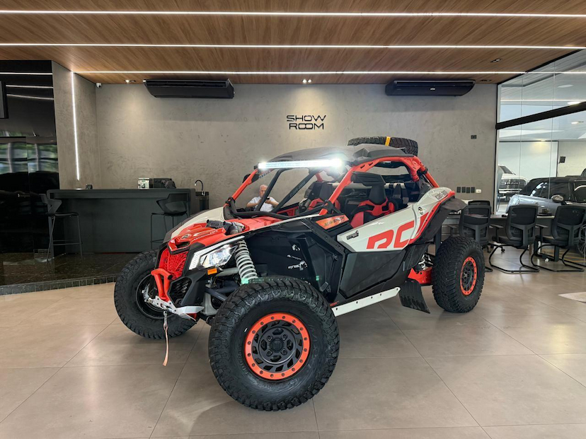 Foto do veículo CAN-AM MAVERICK X3 XRC TURBO RR CAN-AM MAVERICK X3 XRC 900 TB RR (UTV) 2021 5.510 KM 159.000,00
