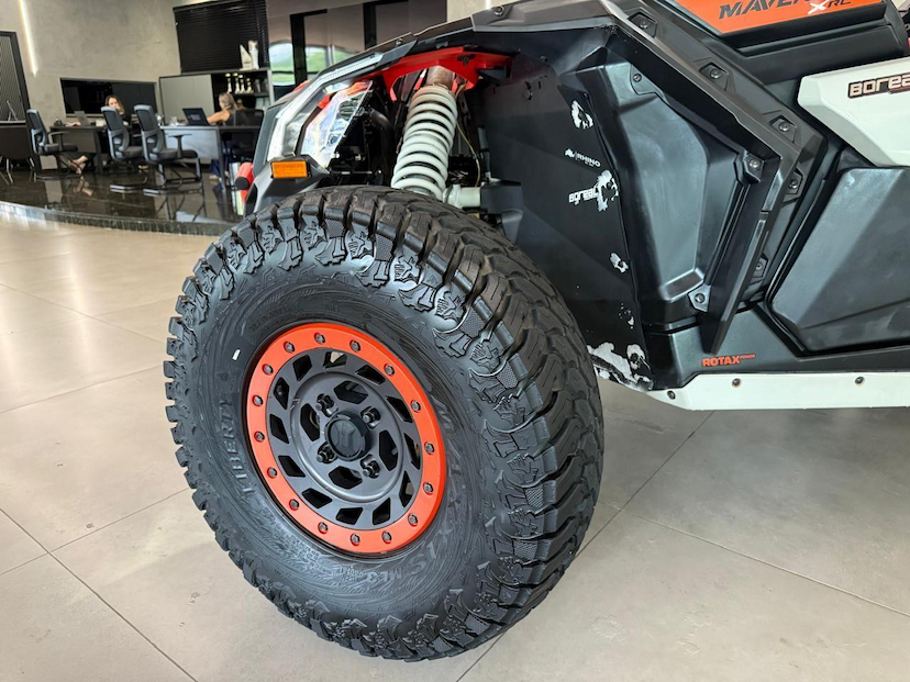 Foto do veículo CAN-AM MAVERICK X3 XRC TURBO RR CAN-AM MAVERICK X3 XRC 900 TB RR (UTV) 2021 5.510 KM 159.000,00
