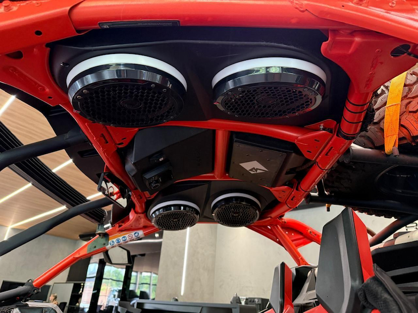 Foto do veículo CAN-AM MAVERICK X3 XRC TURBO RR CAN-AM MAVERICK X3 XRC 900 TB RR (UTV) 2021 5.510 KM 159.000,00