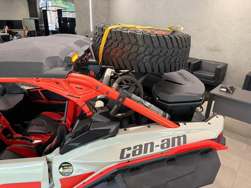 Foto do veículo CAN-AM MAVERICK X3 XRC TURBO RR CAN-AM MAVERICK X3 XRC 900 TB RR (UTV) 2021 5.510 KM 159.000,00