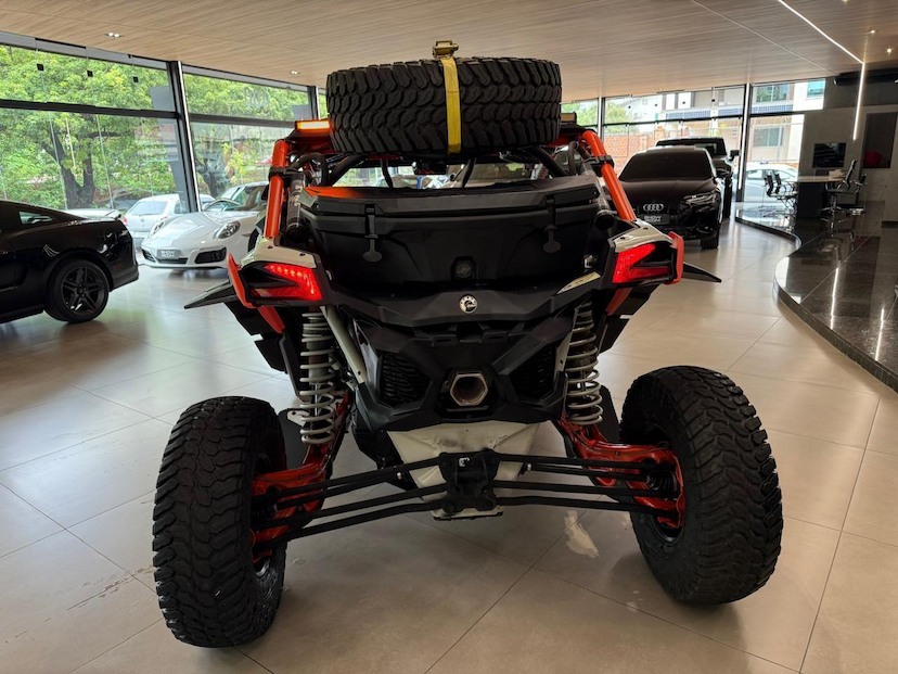 Foto do veículo CAN-AM MAVERICK X3 XRC TURBO RR CAN-AM MAVERICK X3 XRC 900 TB RR (UTV) 2021 5.510 KM 159.000,00