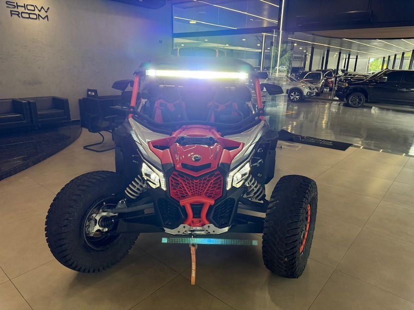 Foto do veículo CAN-AM MAVERICK X3 XRC TURBO RR CAN-AM MAVERICK X3 XRC 900 TB RR (UTV) 2021 5.510 KM 159.000,00