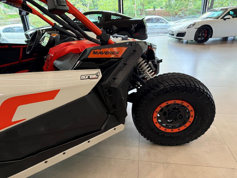 Foto do veículo CAN-AM MAVERICK X3 XRC TURBO RR CAN-AM MAVERICK X3 XRC 900 TB RR (UTV) 2021 5.510 KM 159.000,00