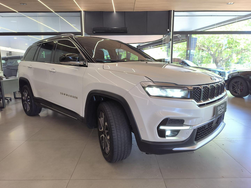 Foto do veículo JEEP COMMANDER  LIM T270 2022 41.700 KM 159.000,00
