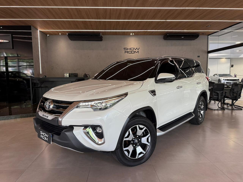 Foto do veículo TOYOTA HILUX  SWDMDA4JD 2019 105.406 KM 255.000,00