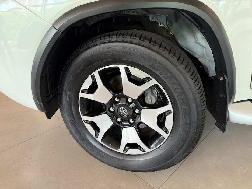 Foto do veículo TOYOTA HILUX  SWDMDA4JD 2019 105.406 KM 255.000,00