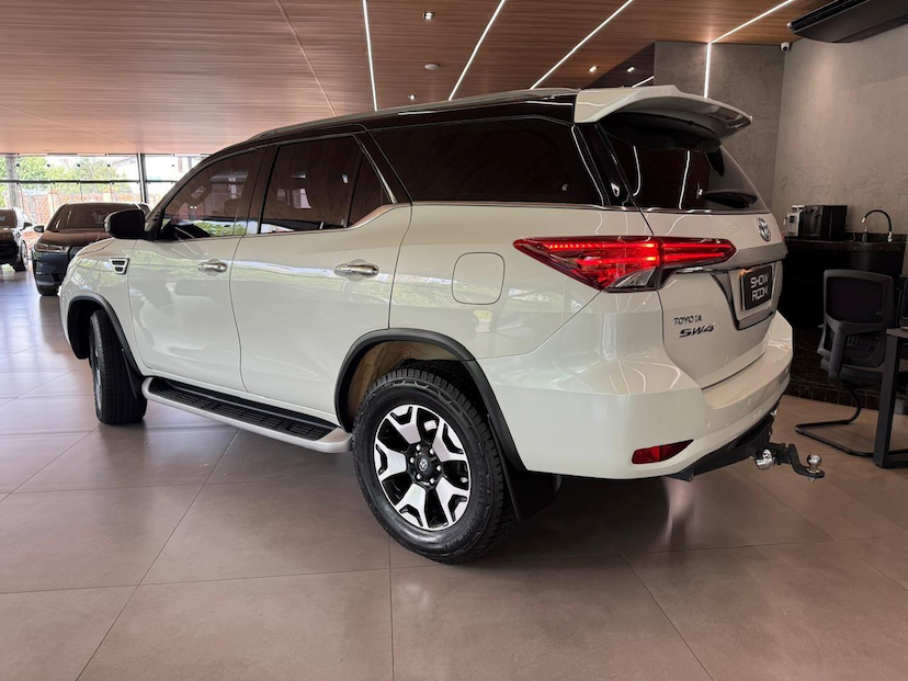 Foto do veículo TOYOTA HILUX  SWDMDA4JD 2019 105.406 KM 255.000,00
