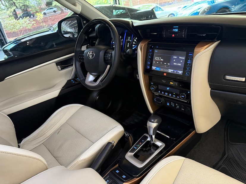 Foto do veículo TOYOTA HILUX  SWDMDA4JD 2019 105.406 KM 255.000,00