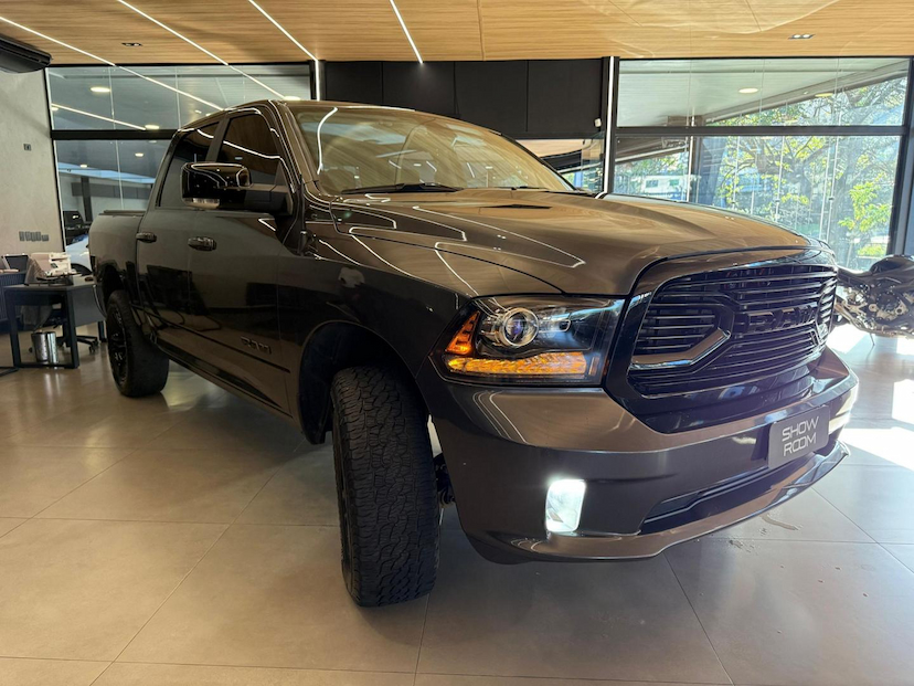 Foto do veículo RAM CLASSIC  LAIE 2023 23.000 KM 315.000,00